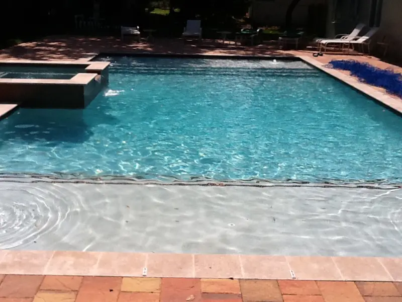 Rectangular pool with a wide sun shelf